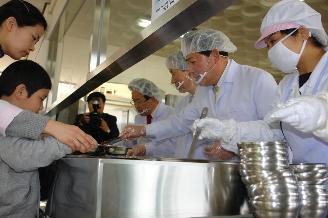 '칠성초등학교 급식 행사' 게시글의 사진(1) '칠성초 급식행사 2.JPG'